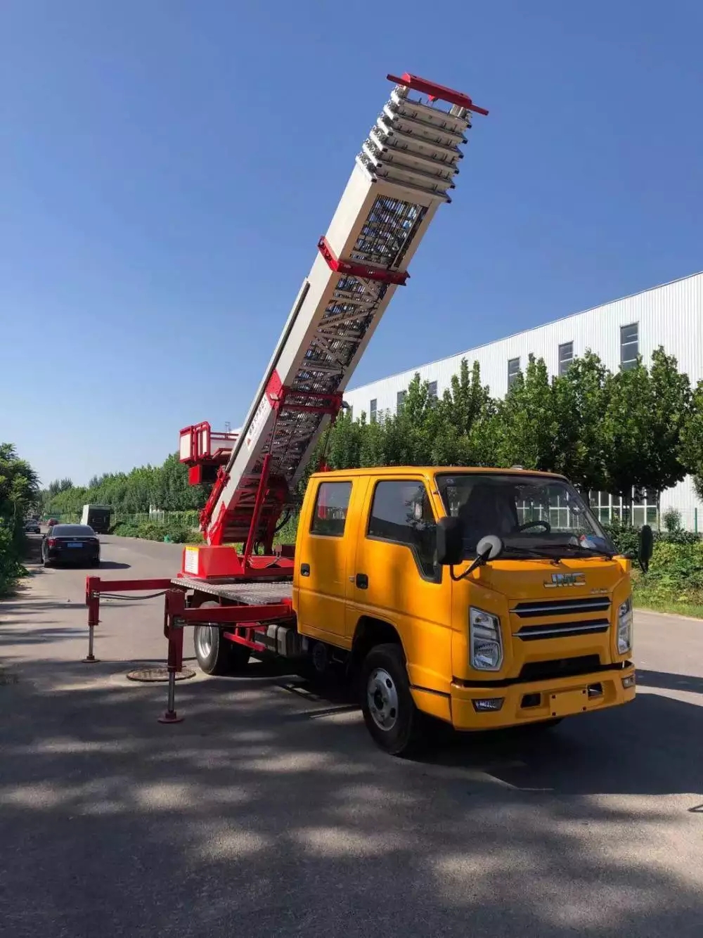 鱼台附近的云梯车出租服务：轻松解决高空作业需求